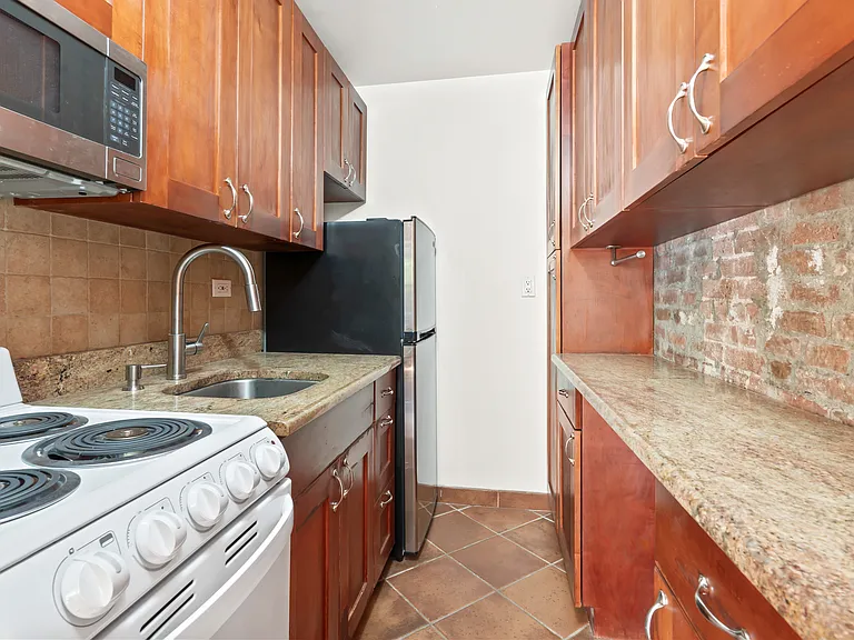 141 W 94th St #3F — Photo 6