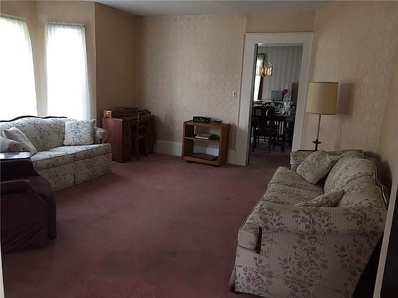 4th image of 225 Pleasant St