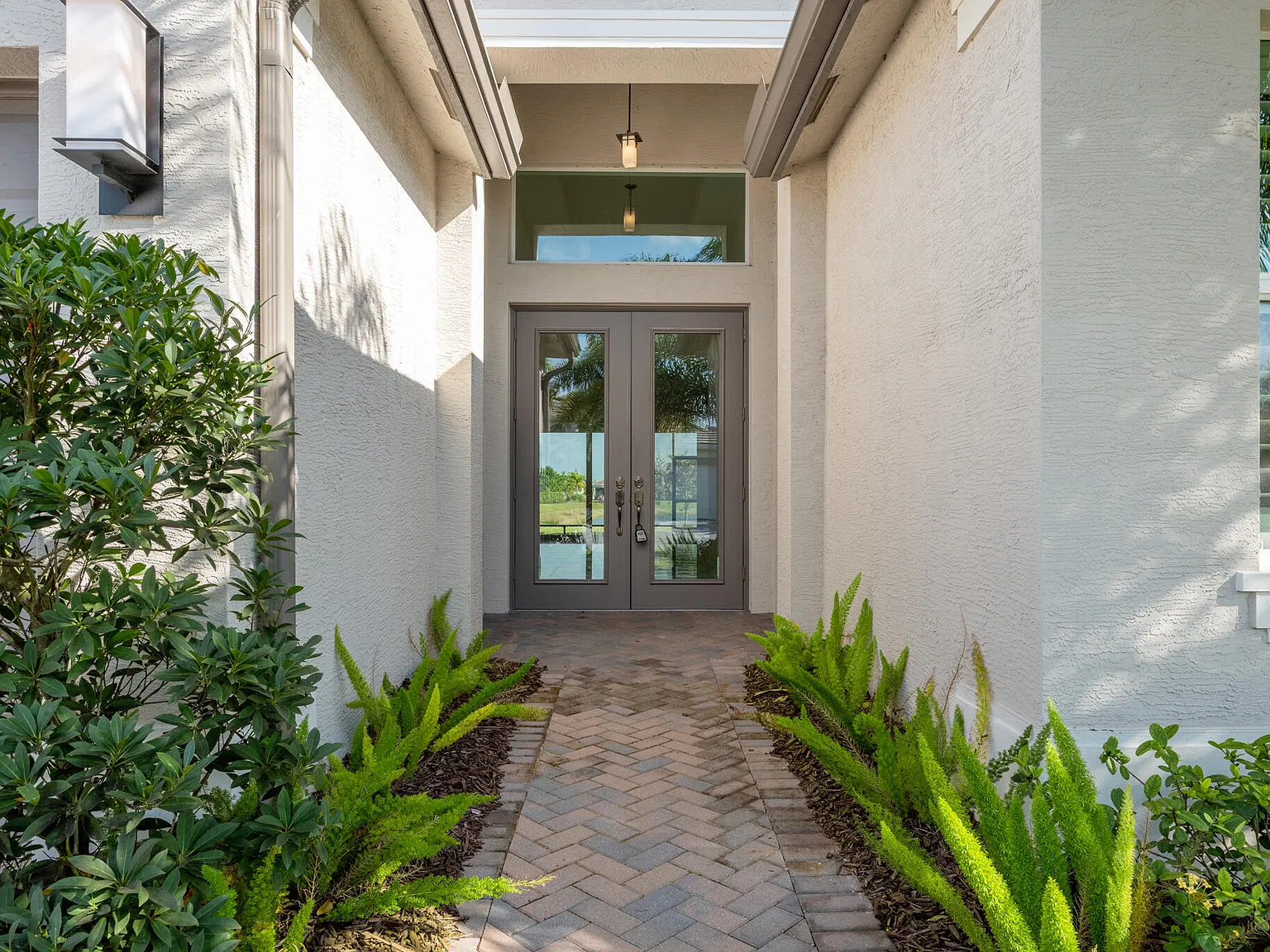 3 bed, 2.0 bath, 3312 sqft, $4,500 — Photo 3
