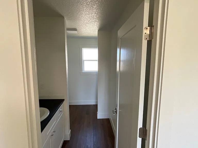 210 Lexington Ave #A — Photo 24
