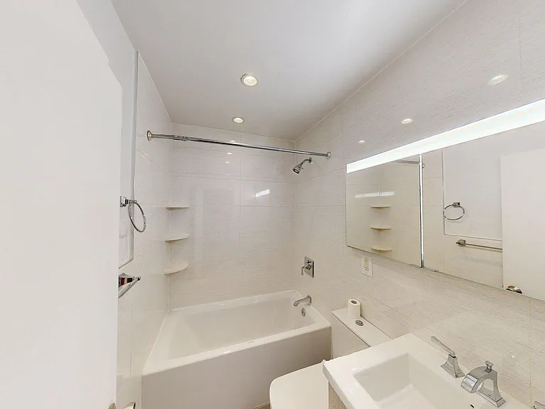 433 W 43rd St #4B — Photo 7