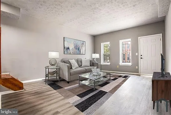 3 bed, 1350 sqft, $1,850 — Photo 3