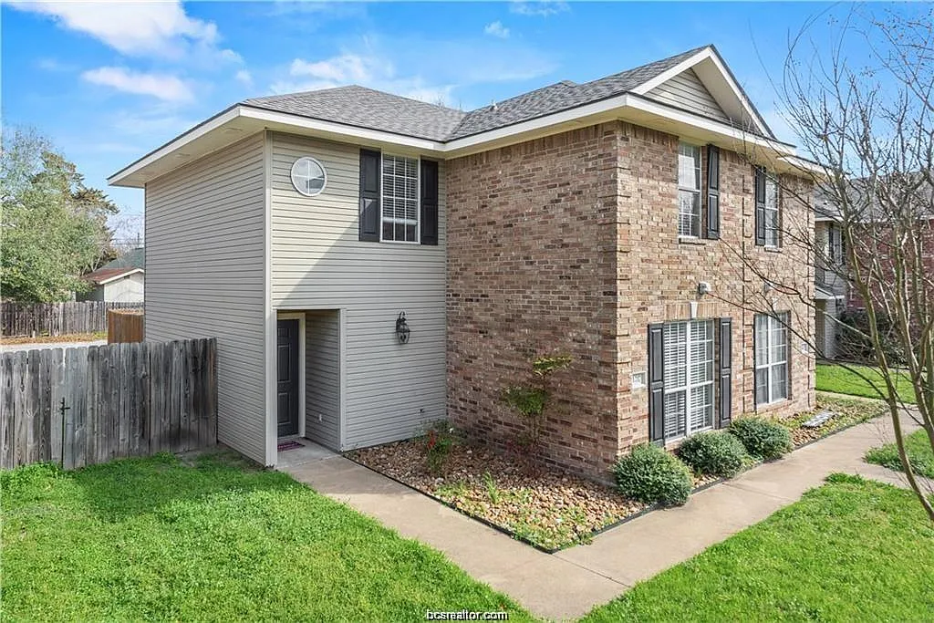 Building Photo - 1217 Oney Hervey Dr