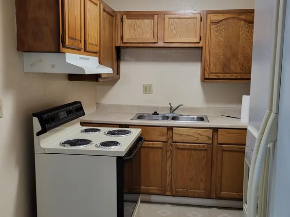 308 8th St, Ogden, KS