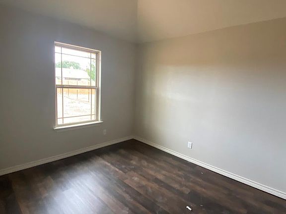 4th image of 1925 Chesney Ln