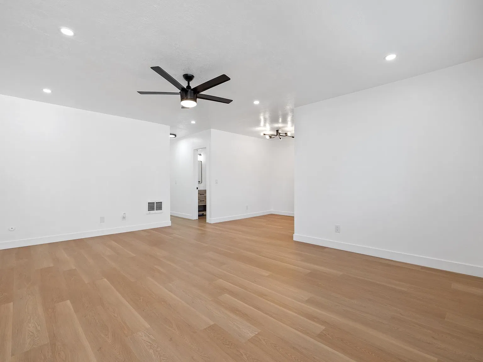 2 bed, 1000 sqft, $2,495 — Photo 4