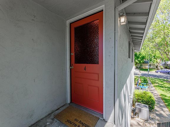 2nd image of 131 Del Rio Court #4