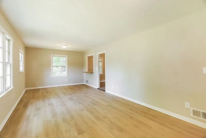 408 Sunhill Rd NW — Photo 6