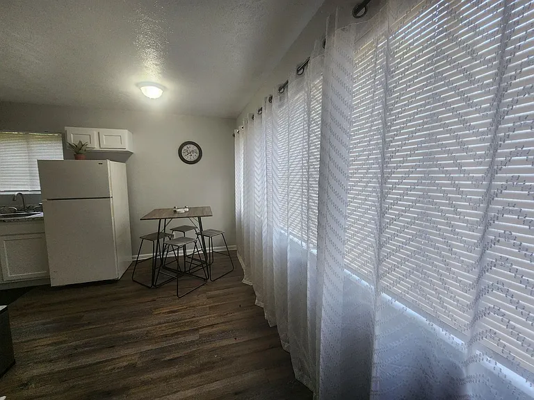 917 Oakview Ave — Photo 8