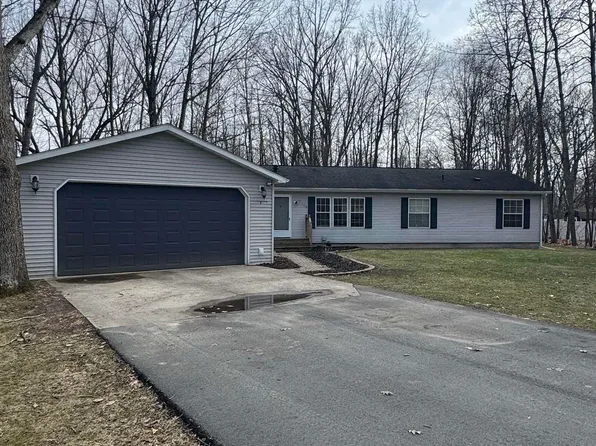 2006 Duquesa Ct, Weidman, MI 48893