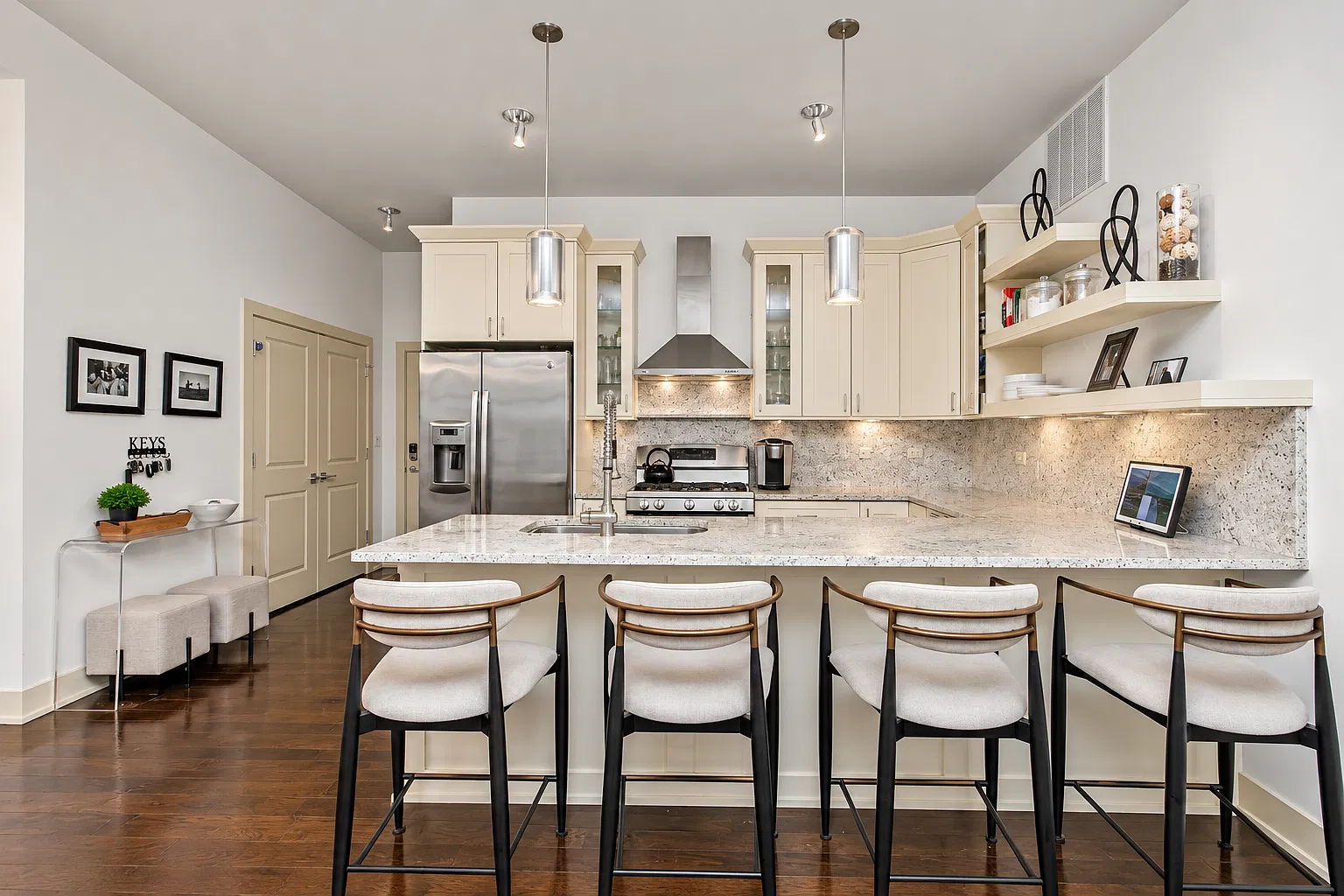 2 bed, 2.0 bath, 1400 sqft, $2,800 — Photo 4