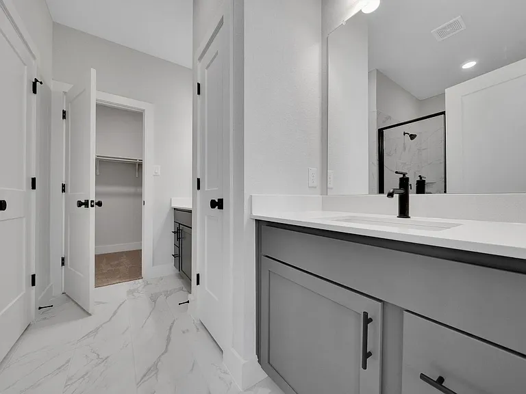 13615 Giovannis Gdn — Photo 29