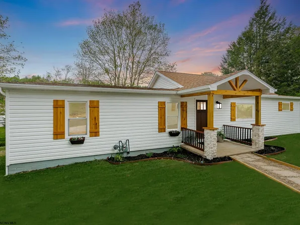1815 Woodleaf Dr, Fairmont, WV 26554