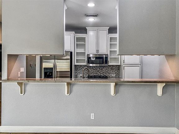4th image of 3100 75th St APT 12