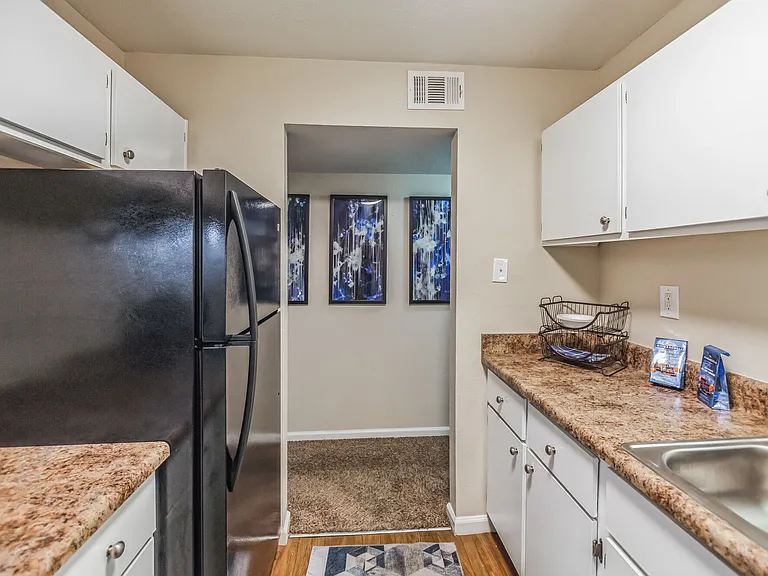 Summer Trace Apartments — Photo 16