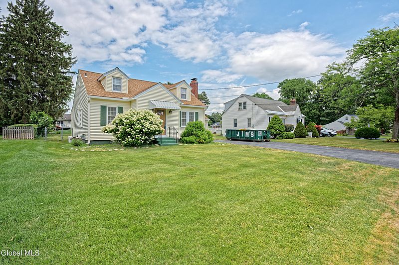3rd image of 2076 Caldicott Road