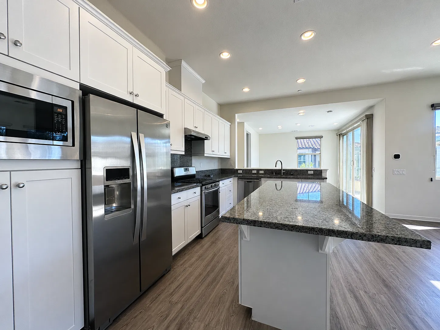 2 bed, 1355 sqft, $3,650 — Photo 4