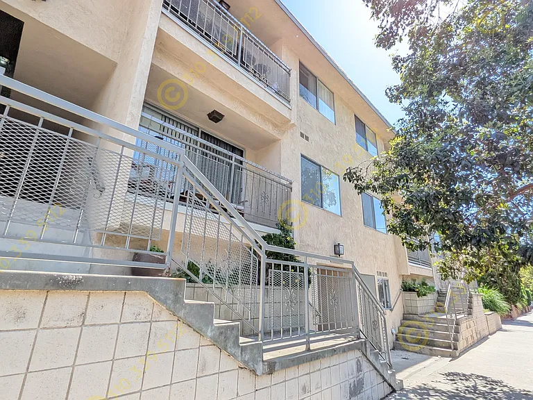 11852 Rochester Ave #8 — Photo 4