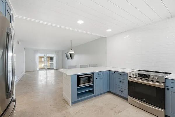 308 Golfview Rd #Penthouse 03 — Photo 3