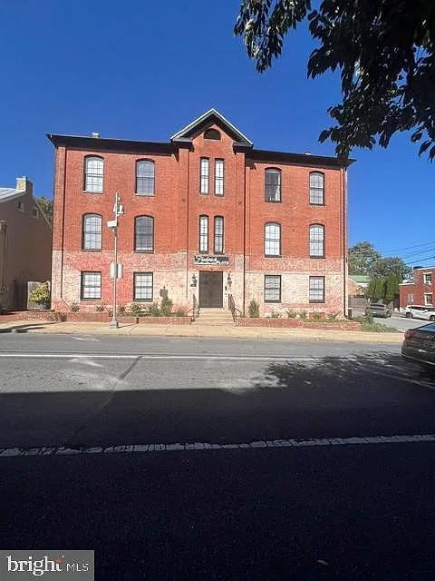101 W South St