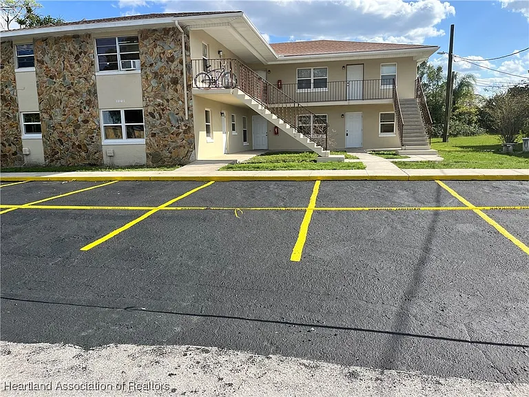 1801 Kent Dr — Photo 1