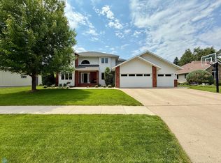 4127 S Rivershore Dr, Moorhead, MN 56560