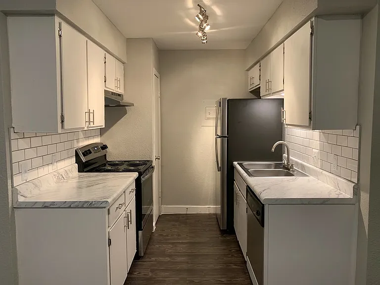 University Cove Apartments — Photo 11