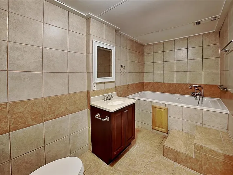 2426 Emberwood Ct NW — Photo 12