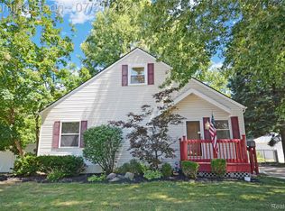 26550 Oakland St, Roseville, MI 48066
