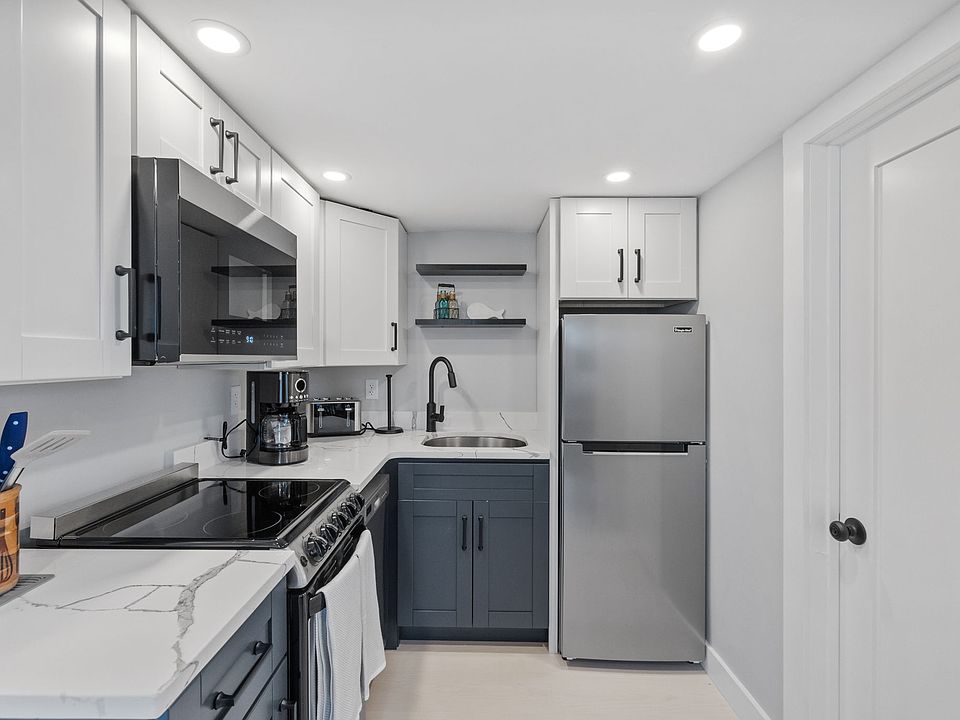 Full kitchen with efficiency appliances.