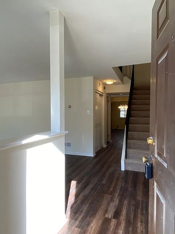 3 bed, 2.5 bath, 1525 sqft, $1,845 — Photo 2