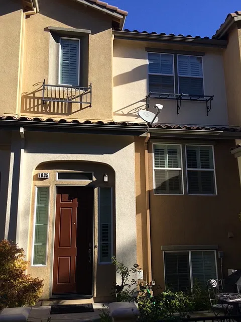3 bed, 2.5 bath, 1579 sqft, $5,300 — Photo 1