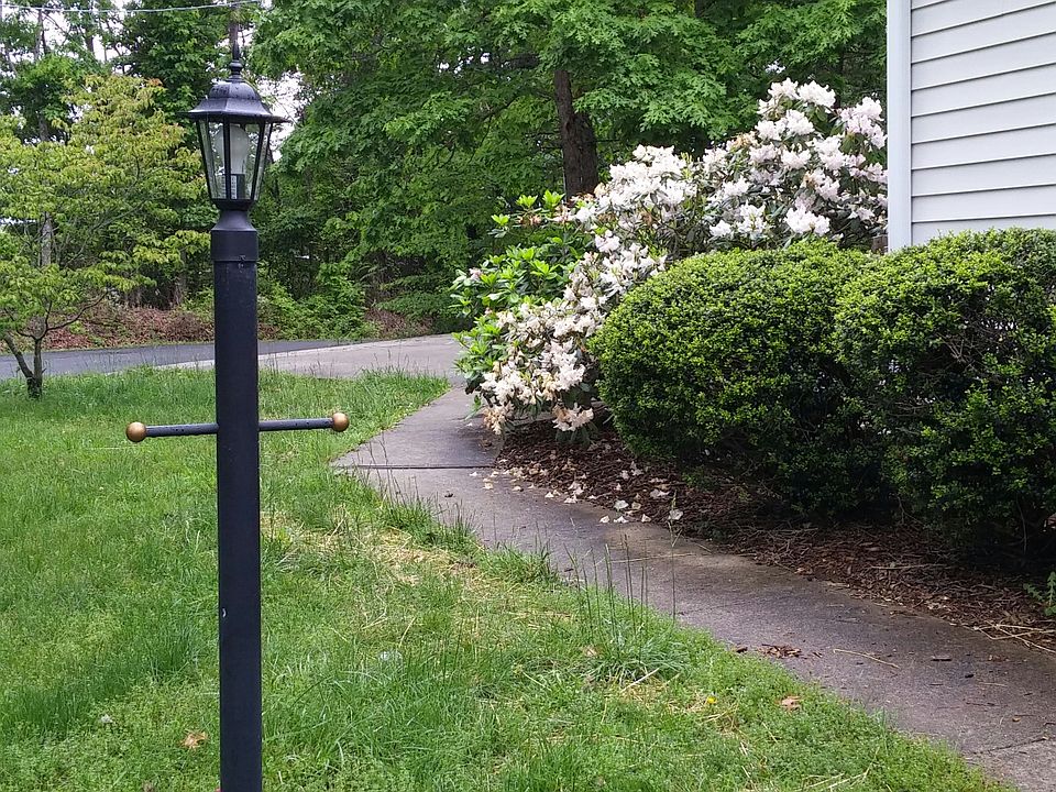 2nd image of 574 Horseshoe Rd