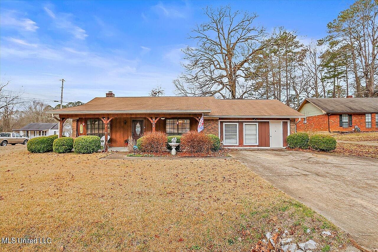 924 S College St, Brandon, MS 39042 Zillow