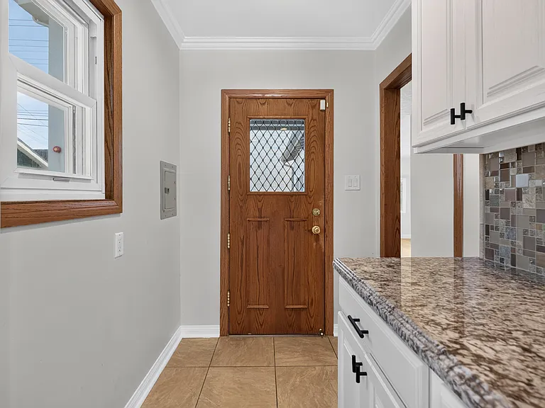1811 N Avon St — Photo 17