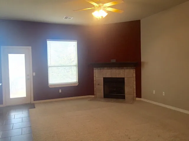 3 bed, 2.0 bath, 1613 sqft, $1,895 — Photo 3
