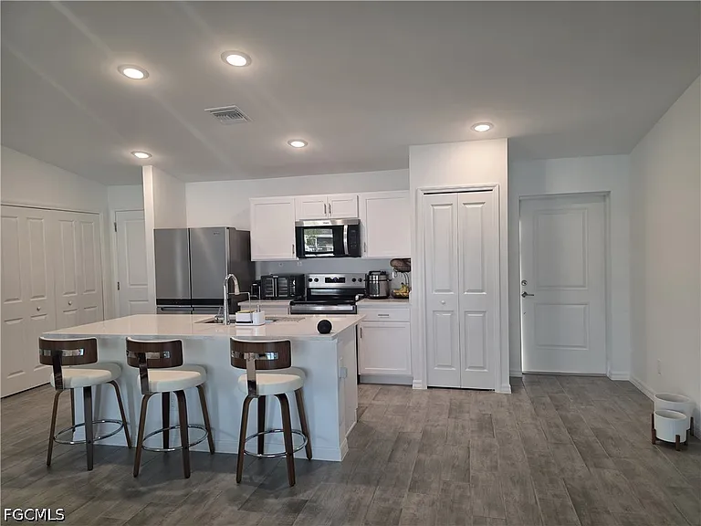 4421 NE 15th Place Cpe — Photo 5