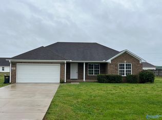 30 Cypress Dr, Decatur, AL 35603