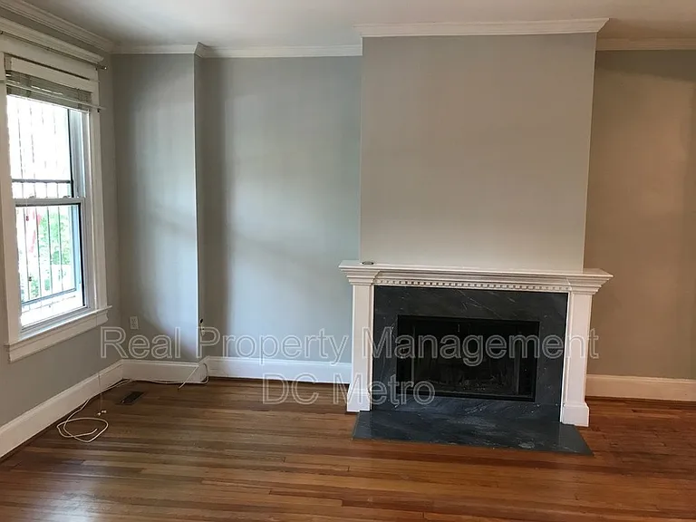 309 9th St NE — Photo 7
