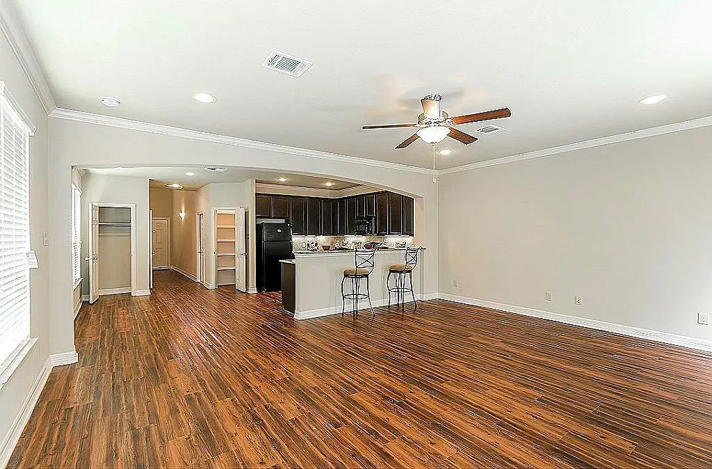 3 bed, 2.5 bath, 1739 sqft, $1,649 — Photo 4