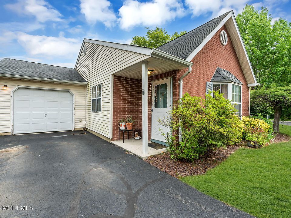 1st image of 7 Kingston Close #1000