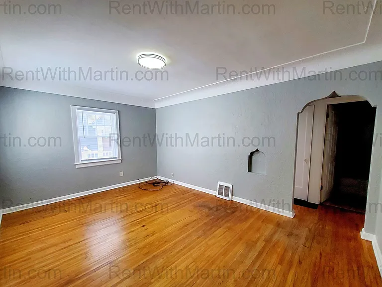 657 Dawson St — Photo 2