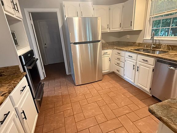 5th image of 8704 Victory Ln