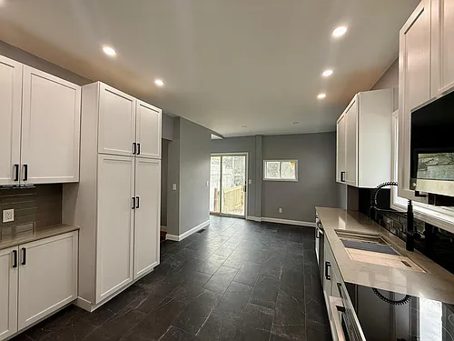 79 Evangeline St Photo 1
