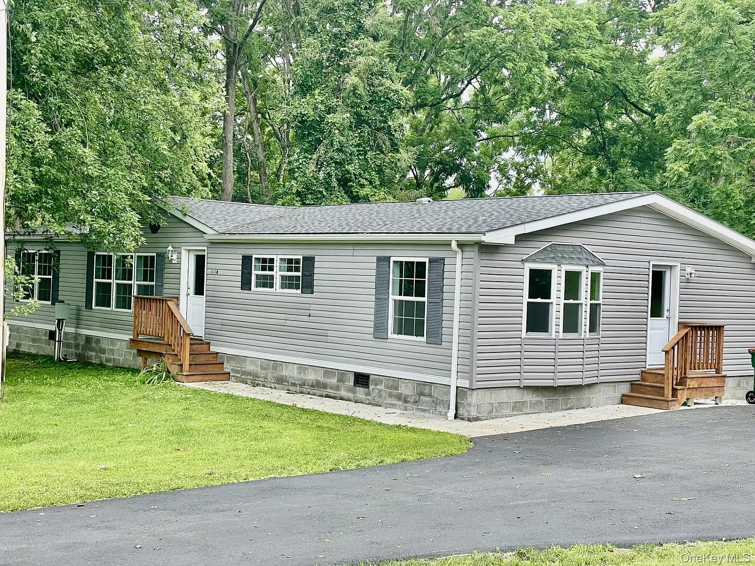 3 bed, 2.0 bath, 2128 sqft, $2,800 — Photo 2