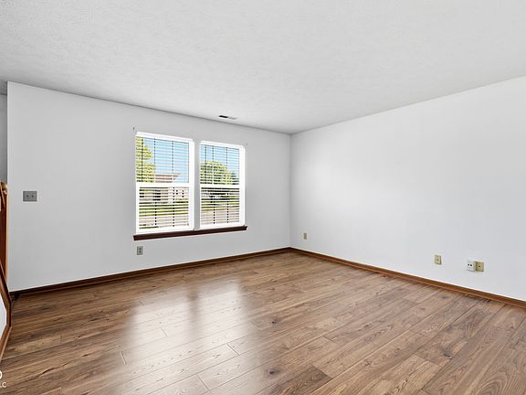 3rd image of 6342 Blakeview Dr