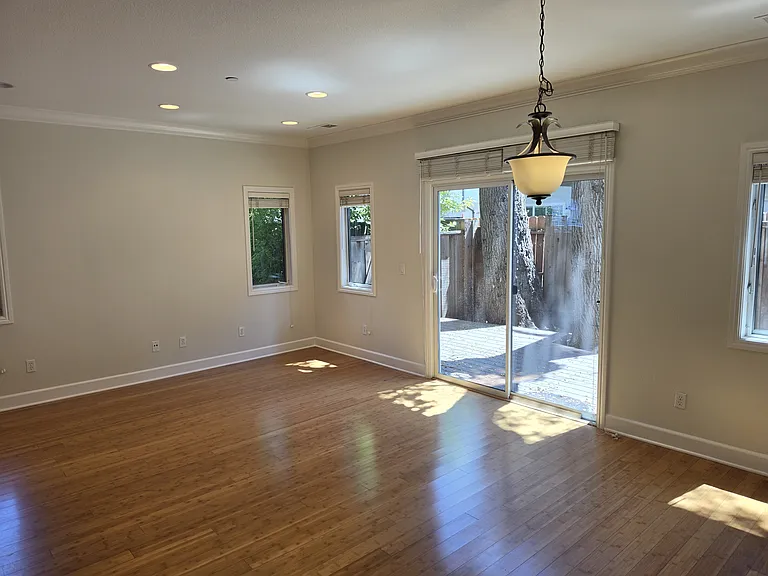 63 Oakwood Dr — Photo 4