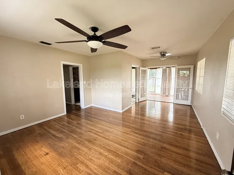 3115 Buckingham Ave — Photo 4