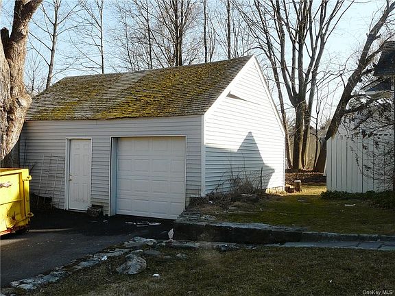 4th image of 225 Underhill Ave