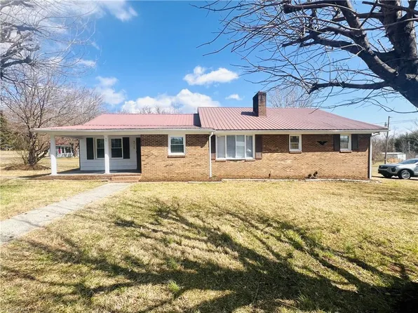 9710 W Pine St, Lowgap, NC 27024